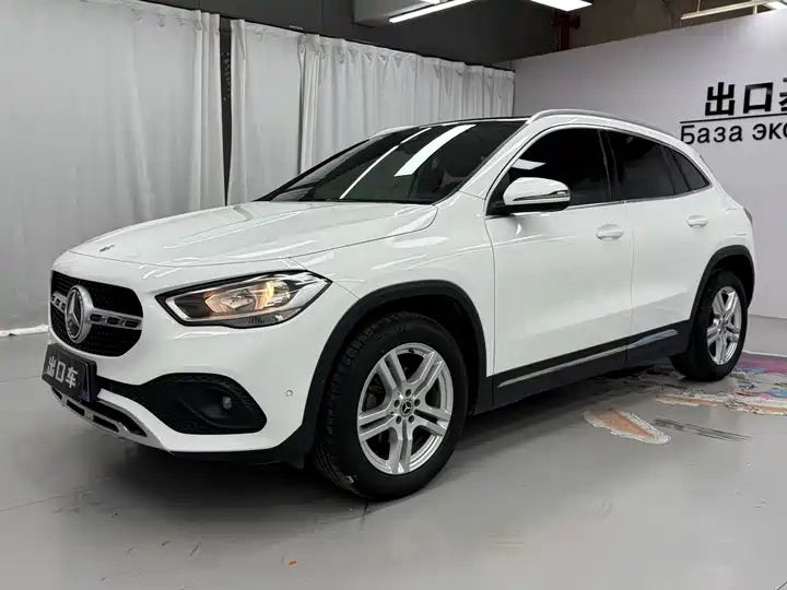 Mercedes-Benz GLA 180 2022 — фото 1