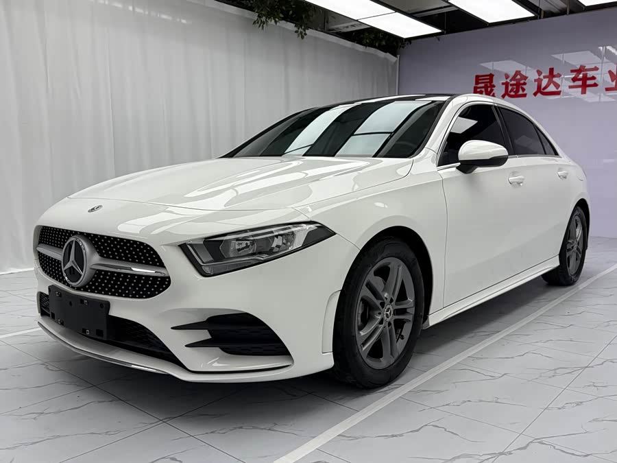 Mercedes-Benz A-Class 2022  180L — фото 1