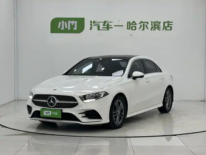 Mercedes-Benz A-Class 2022 A 180-литровый спортивный седан — фото 1