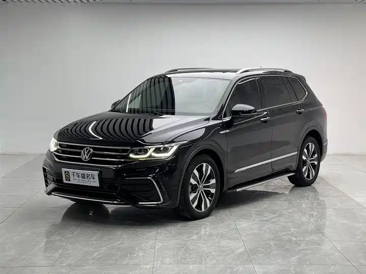 Tiguan L 2023 330TSI полный привод R-Line флагманская версия — фото 1