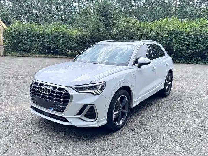 Audi Q3 2022 35 TFSI — фото 1