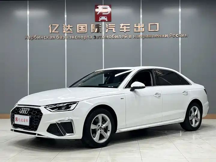 Audi A4 2022 L 35 TFSI — фото 1