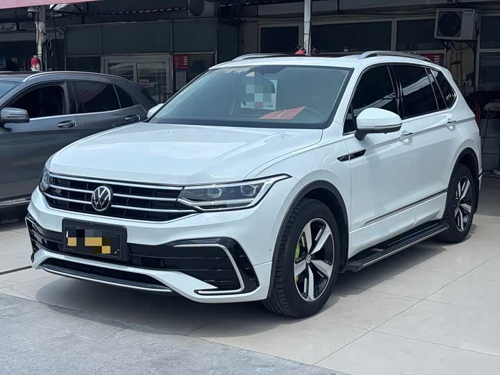 Volkswagen Tiguan 2024 L 330TSI R-Line — фото 1