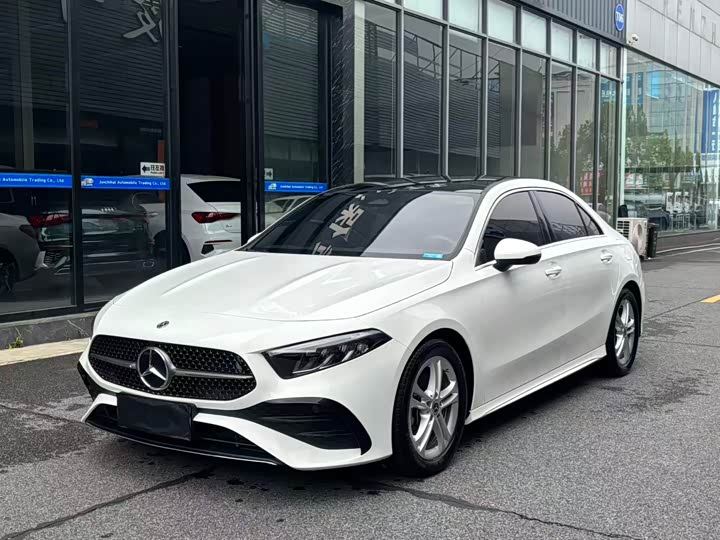 Mercedes-Benz A 2023 — фото 1