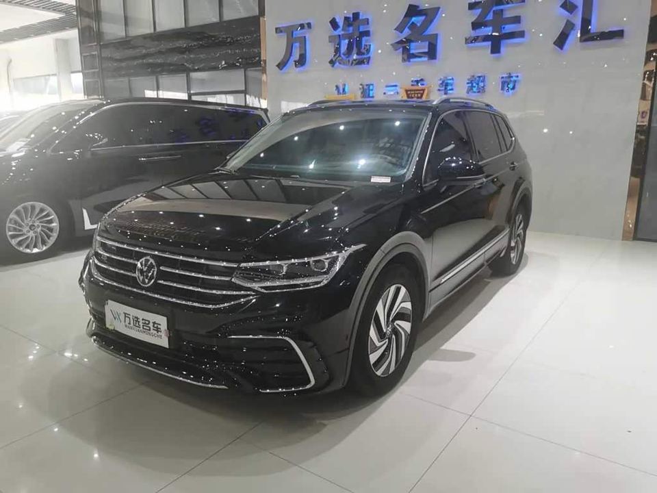 Volkswagen Tiguan 2024 L 330TSI R-Line — фото 1