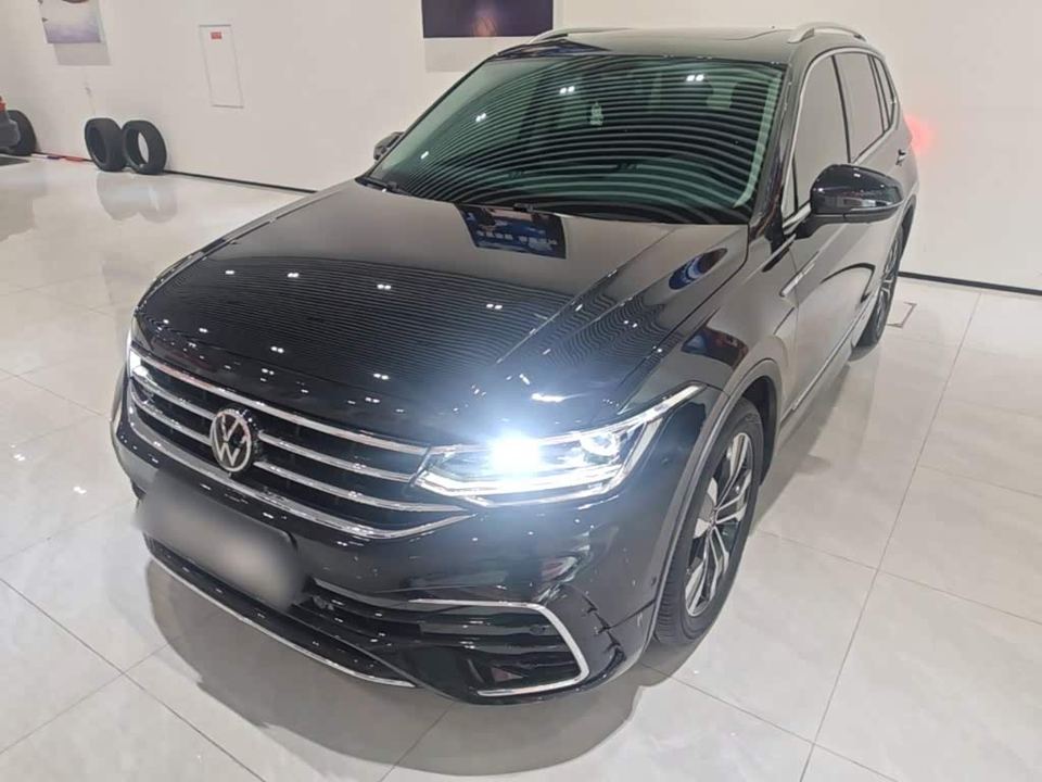 Volkswagen Tiguan 2024 L 330TSI R-Line — фото 1