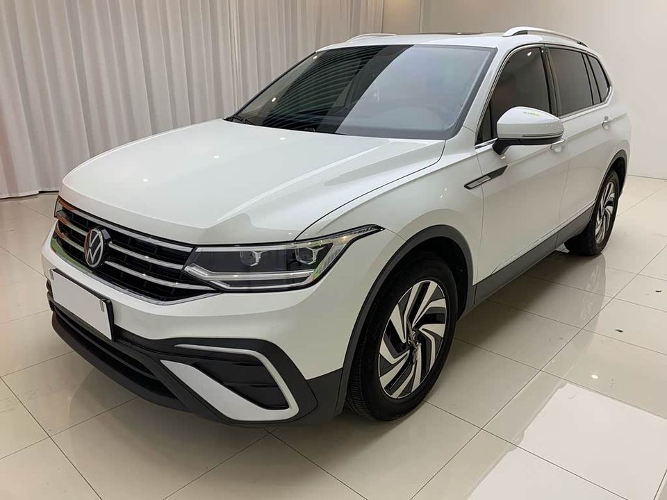 Volkswagen Tiguan 2023 L 280TSI — фото 1