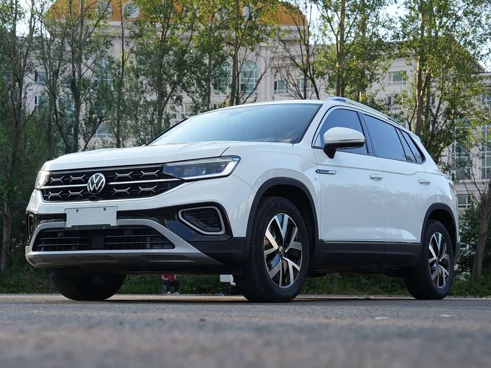 Volkswagen Tayron 2023 280TSI Plus — фото 1