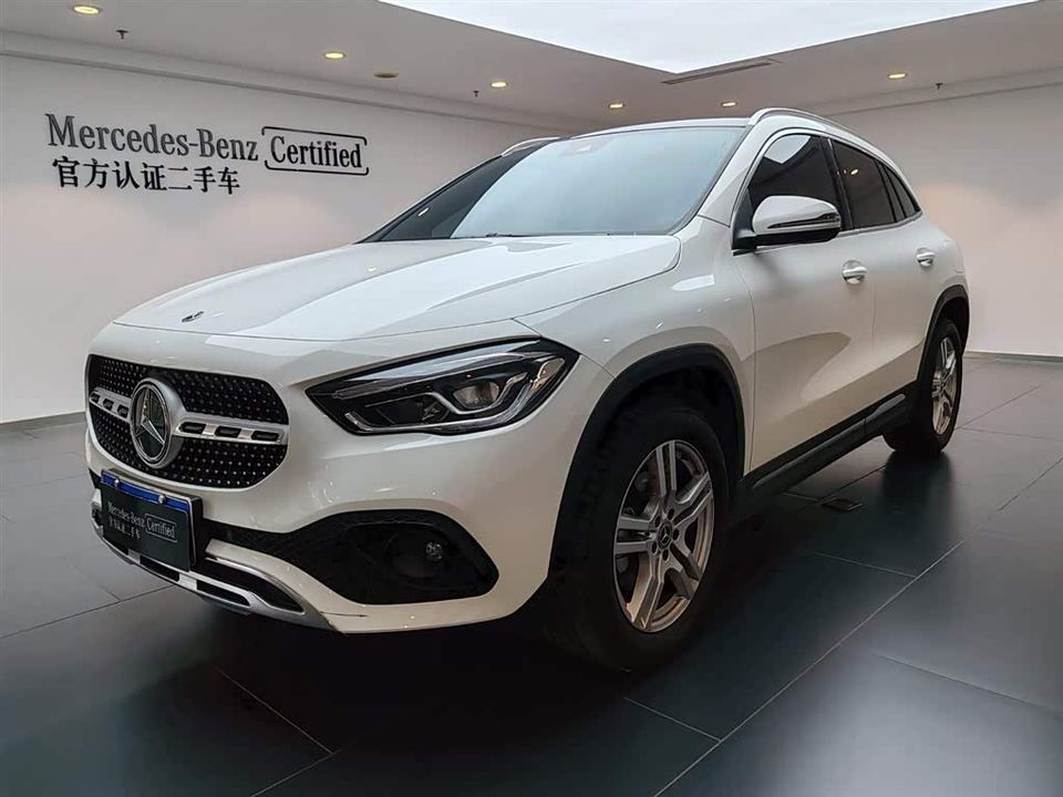 Mercedes-Benz GLA 2023 200 — фото 1