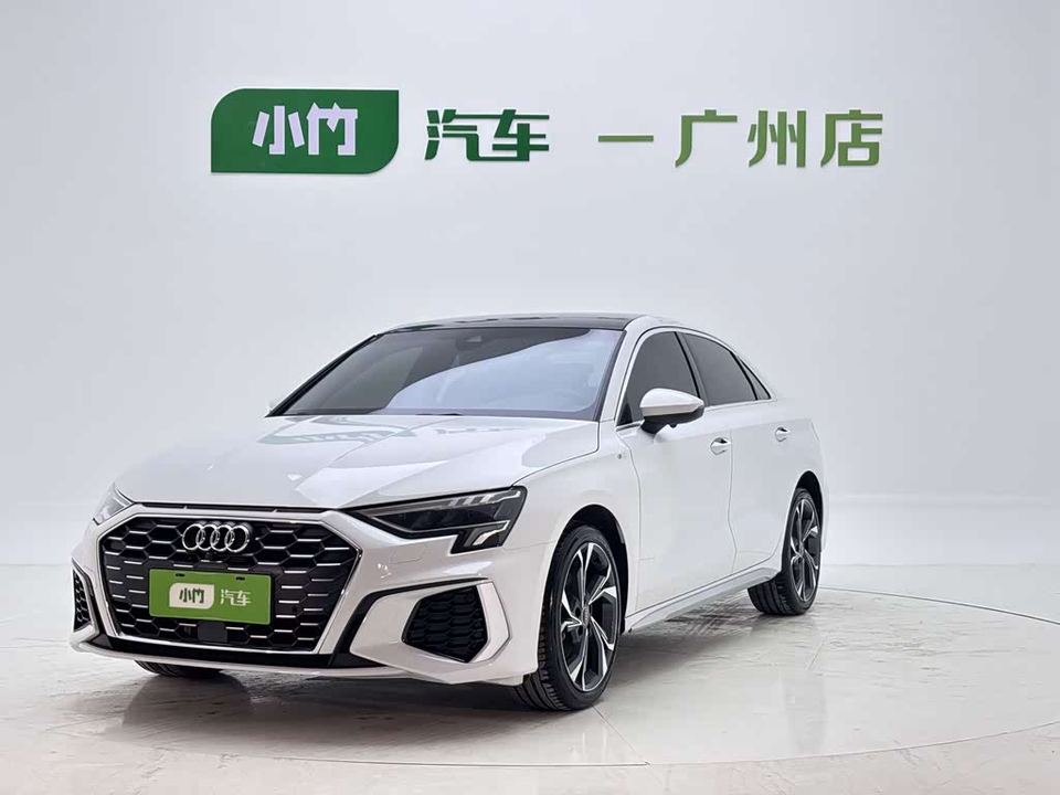 Audi A3 2023 L Limousine 35 TFSI — фото 1