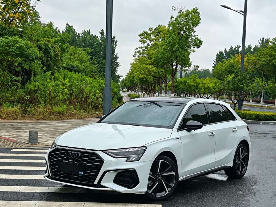 Audi A3 2023 Sportback 35 TFSI — фото 1