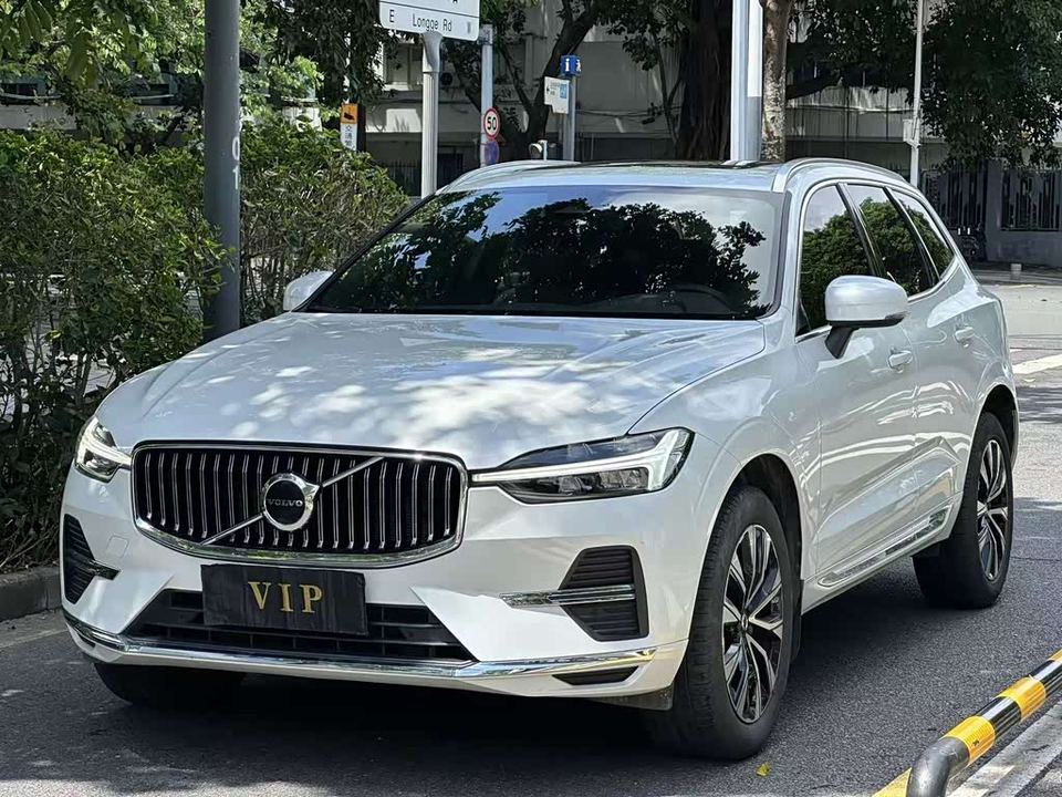 Volvo XC60 2024 B5 — фото 1