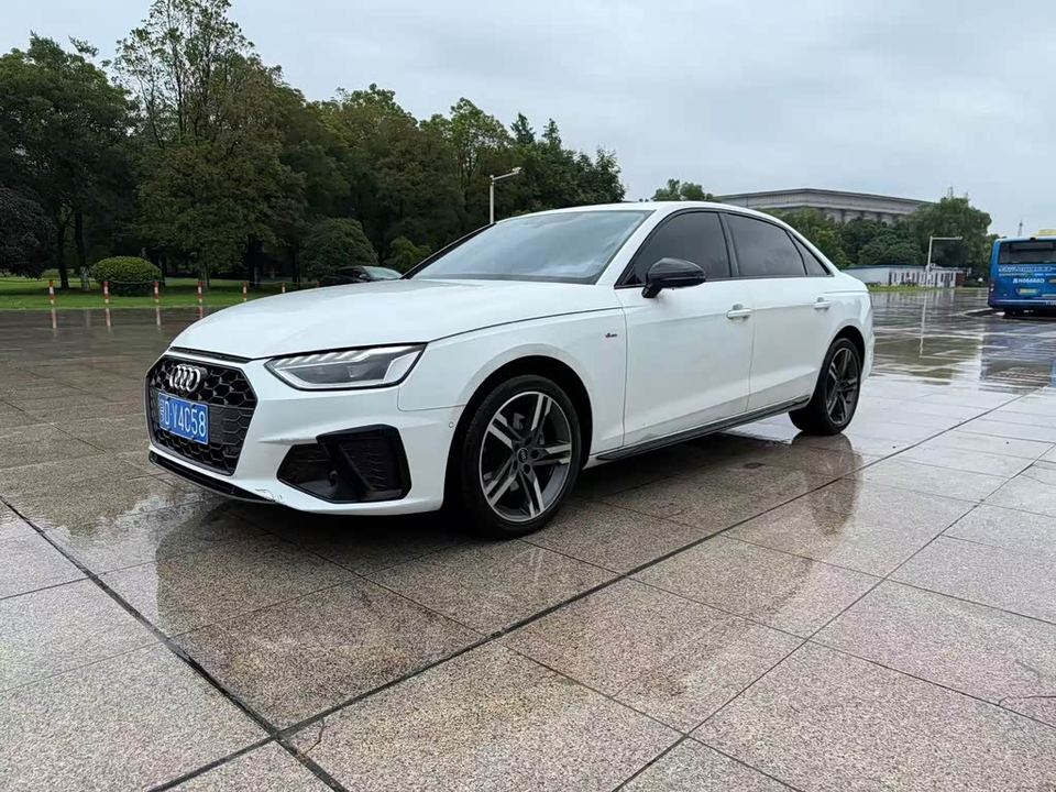 Audi A4 2022 L 35 TFSI — фото 1