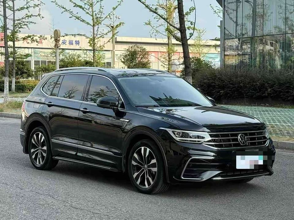 Volkswagen Tiguan 2024 L 330TSI R-Line — фото 1