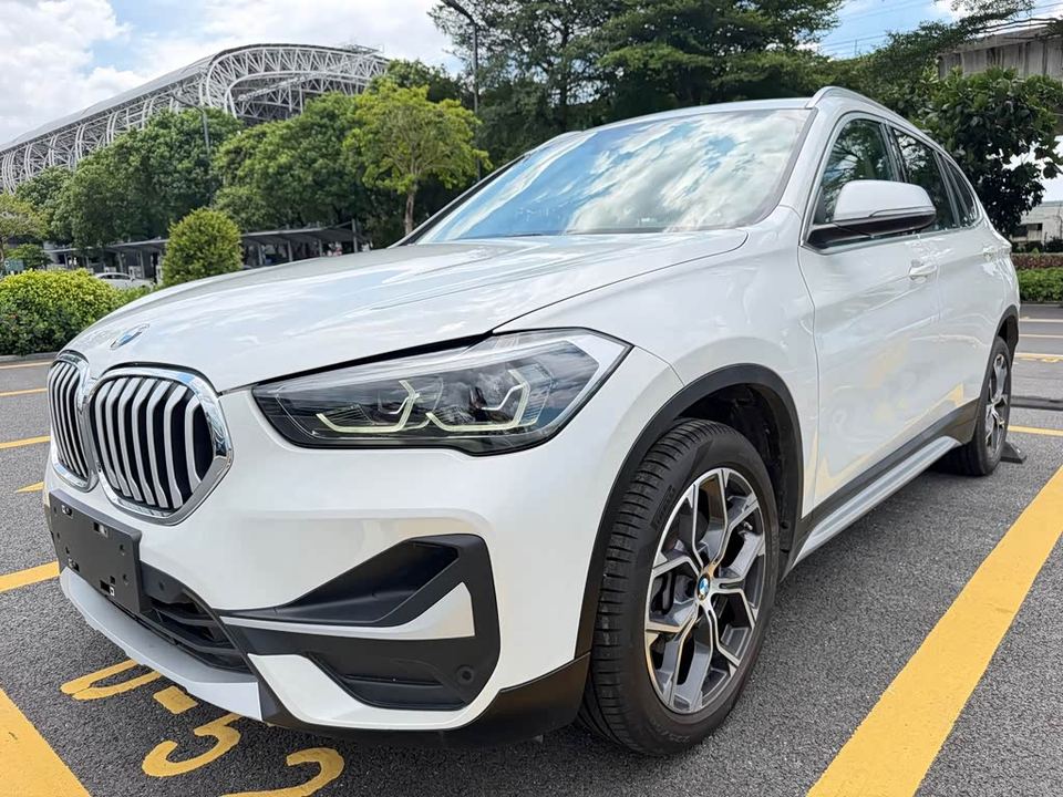 BMW X1 2022 sDrive20Li — фото 1