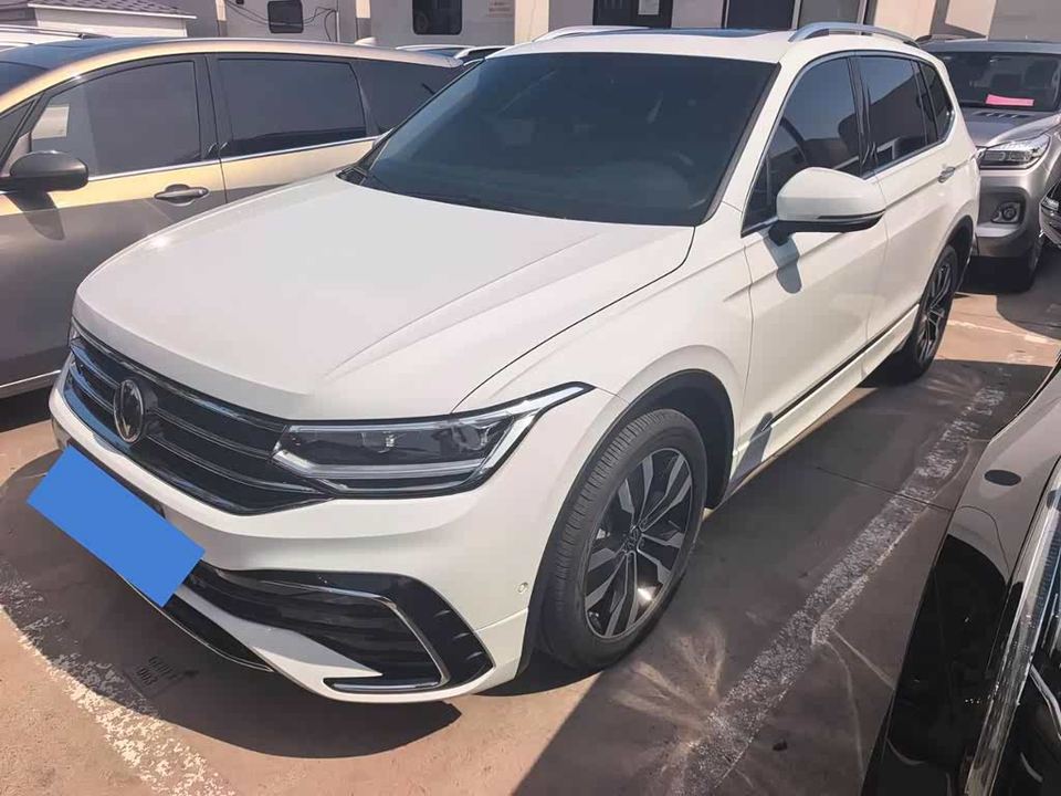 Volkswagen Tiguan 2024 L 330TSI R-Line — фото 1