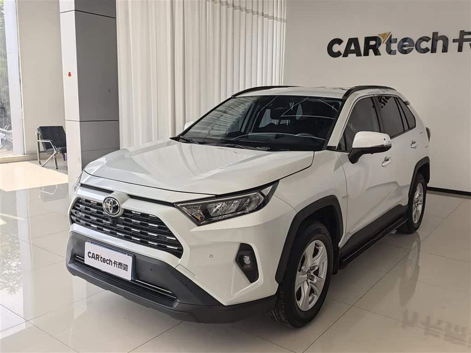 Toyota RAV4 2023 2.0L CVT — фото 1