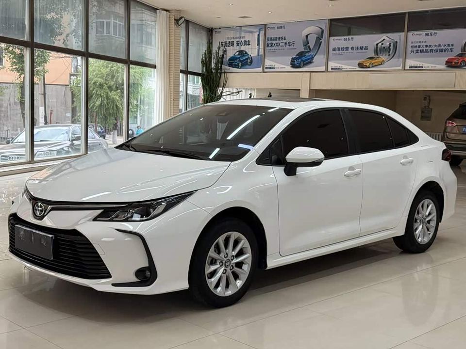 Toyota Corolla 2023 — фото 1