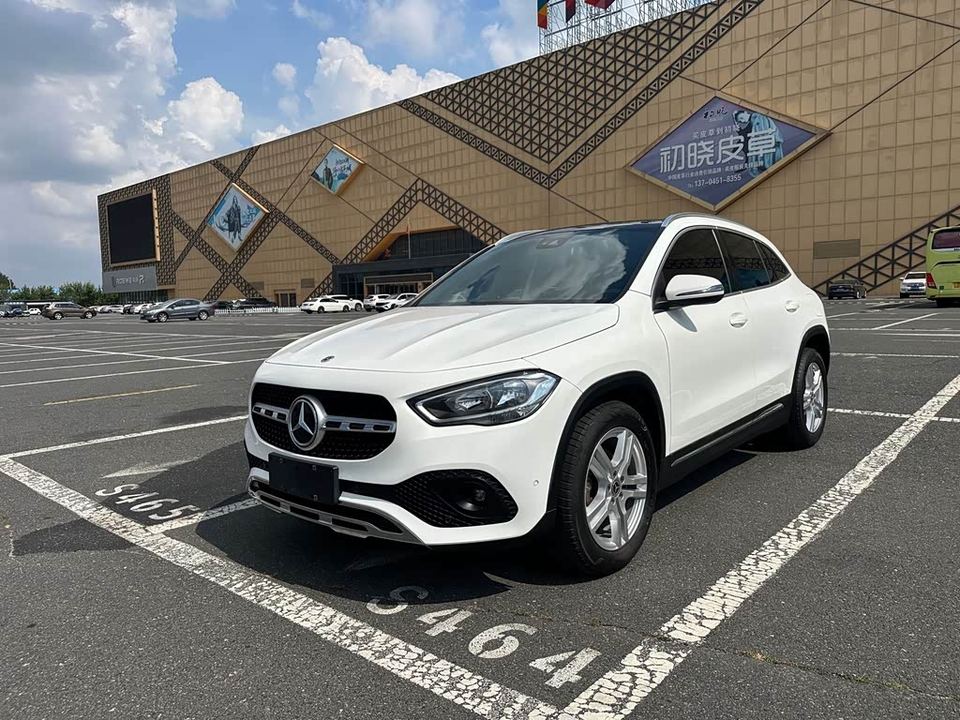 Mercedes-Benz GLA 2022 180 — фото 1
