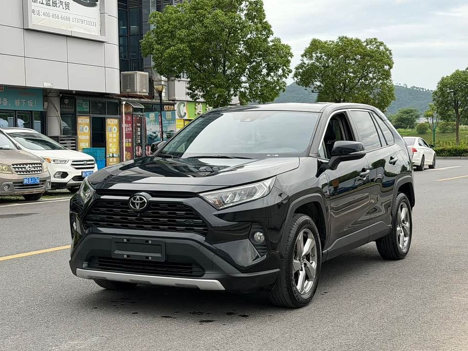 Toyota RAV4 2023 2.0L CVT — фото 1