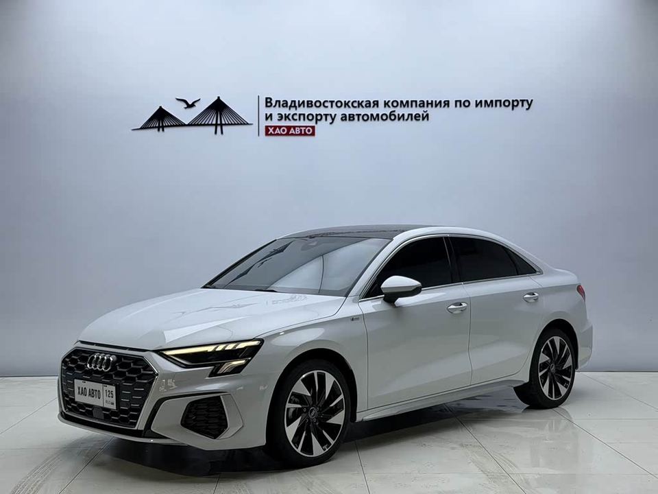 Audi A3 2023 L Limousine 35 TFSI — фото 1