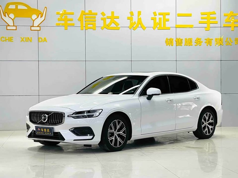 Volvo S60 2023 — фото 1