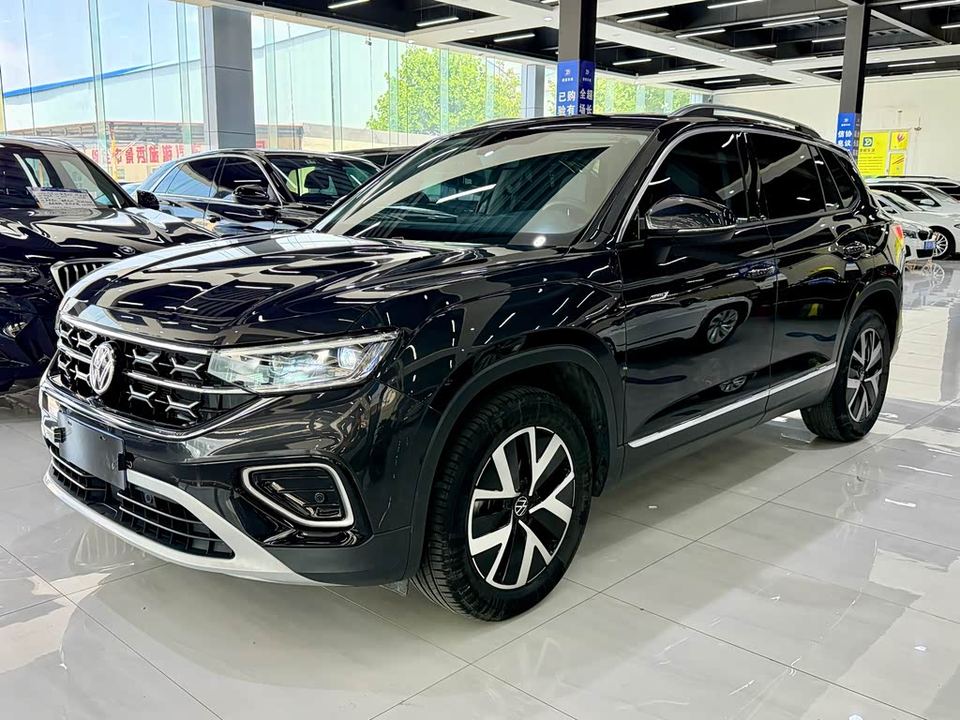 Volkswagen Tayron 2023 280TSI Plus — фото 1