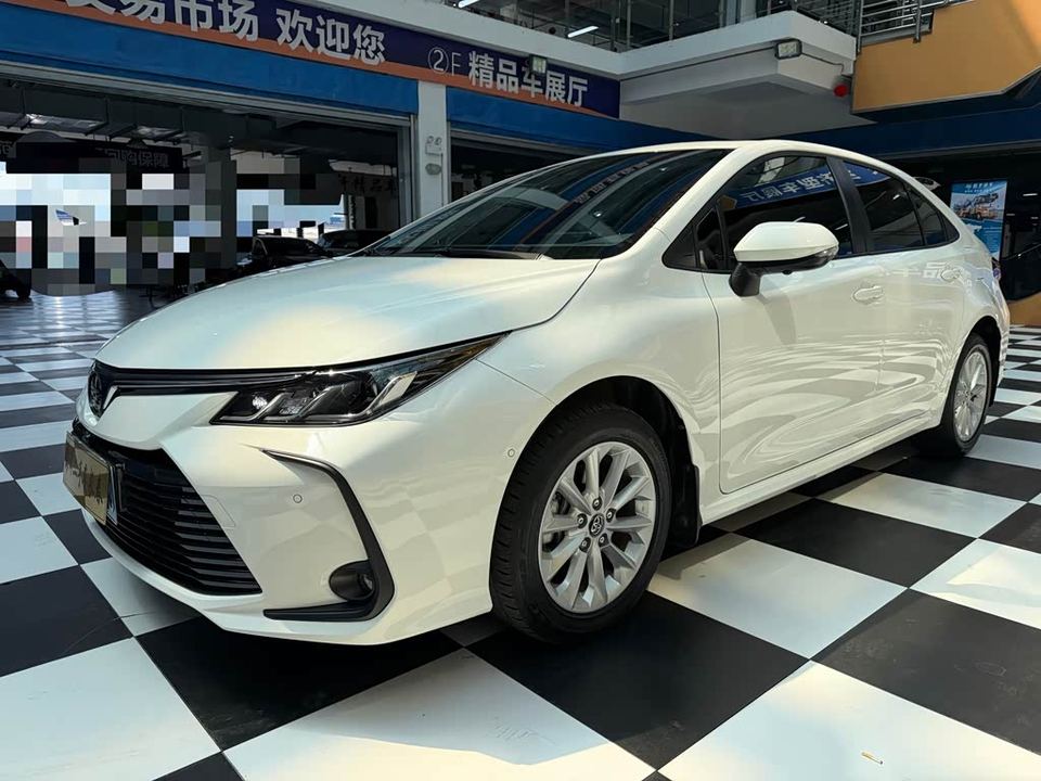 Toyota Corolla 2023 — фото 1