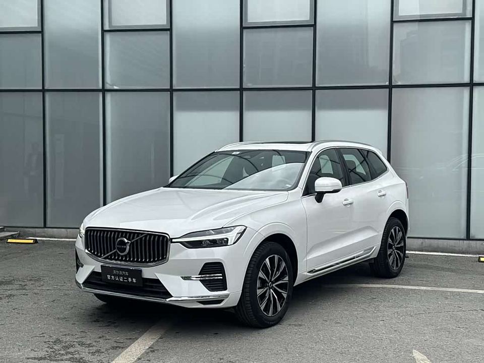 Volvo XC60 2024 B5 — фото 1