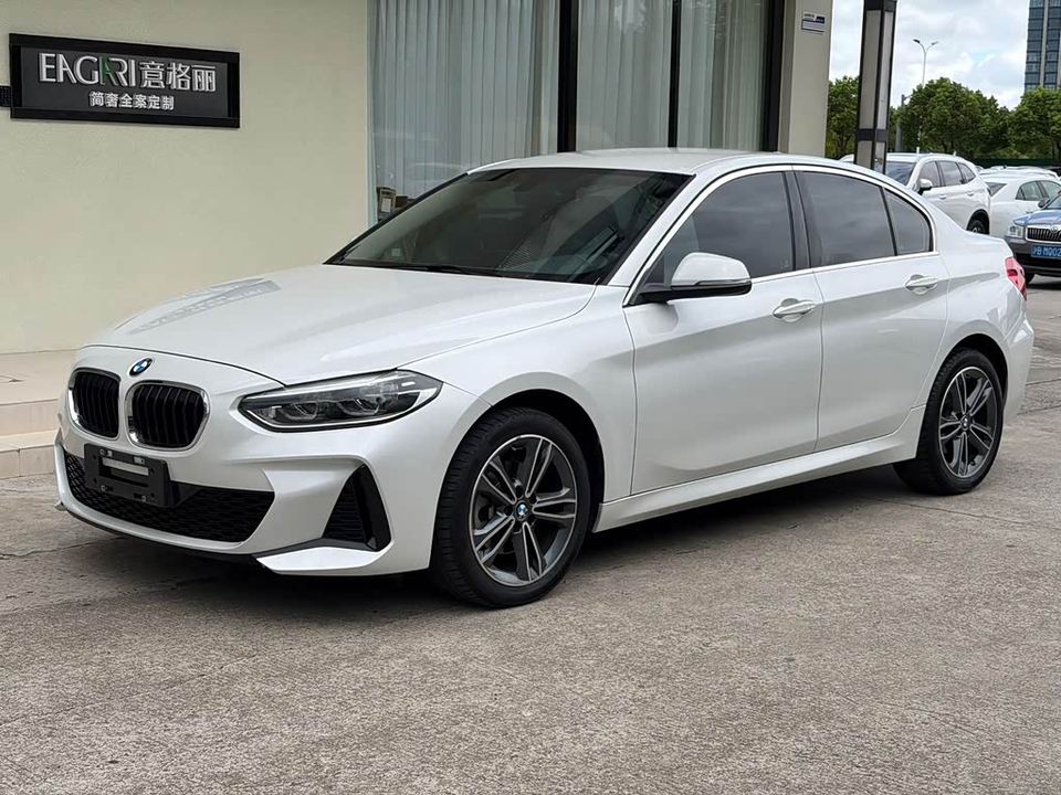 BMW 1 Series 2022 — фото 1