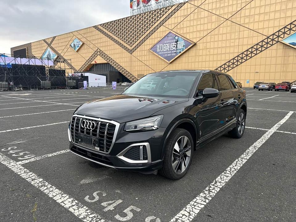 Audi Q2 2022 L 35 TFSI — фото 1