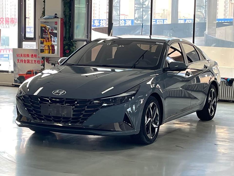Hyundai Elantra 2022 1.5L CVT LUX — фото 1