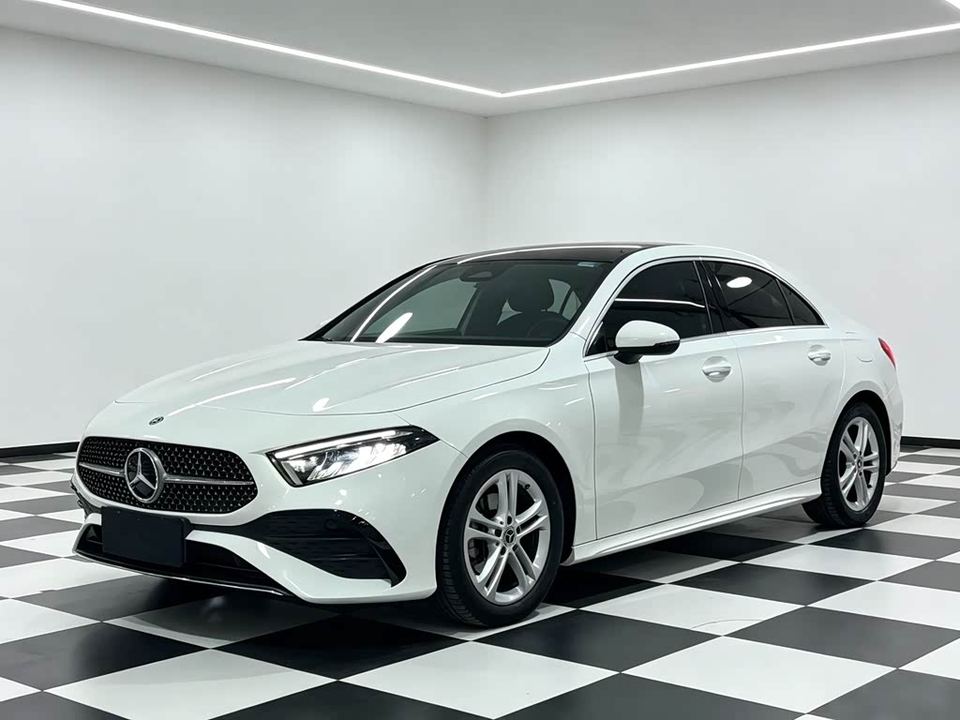Mercedes-Benz A 2023 — фото 1
