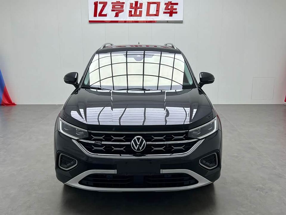 Volkswagen Tayron 2023 280TSI Plus — фото 1