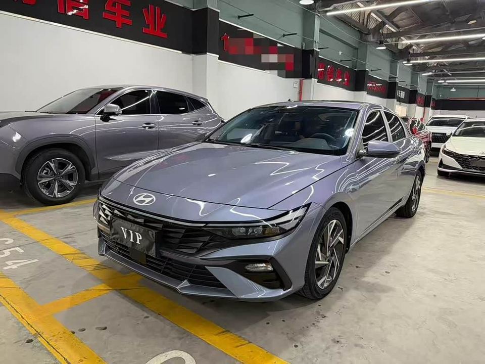 Hyundai Elantra 2023 1.5L CVT GLX — фото 1