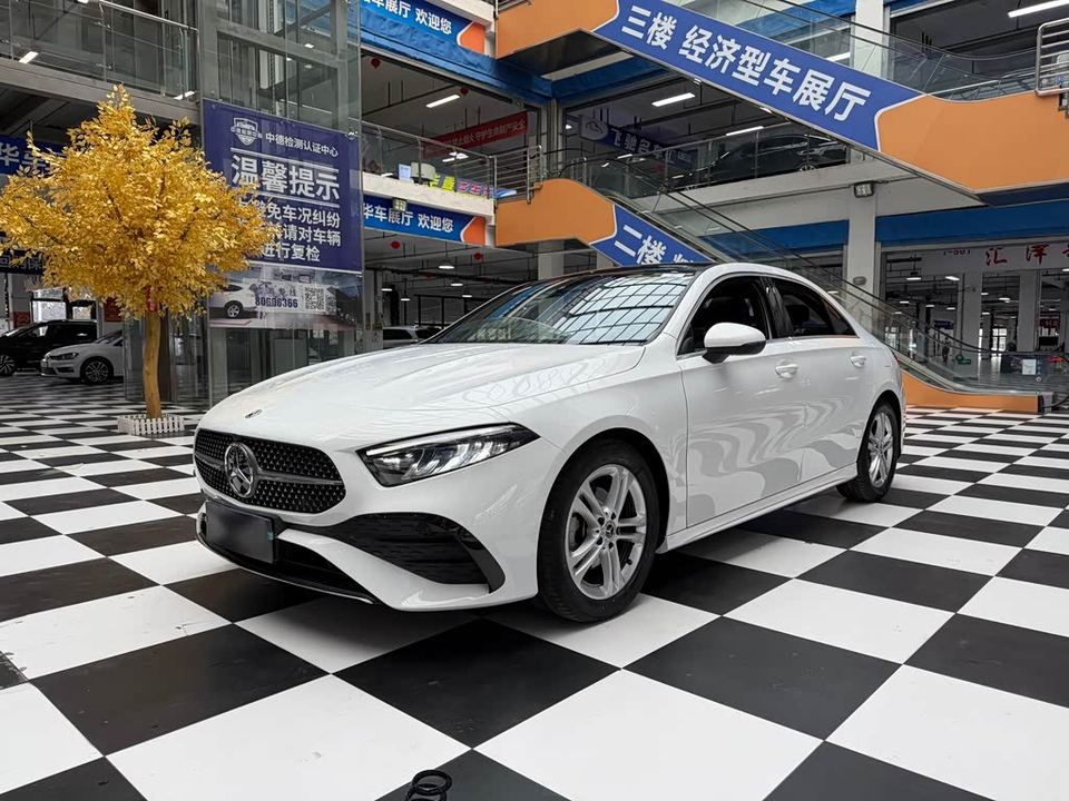 Mercedes-Benz A 2023 — фото 1