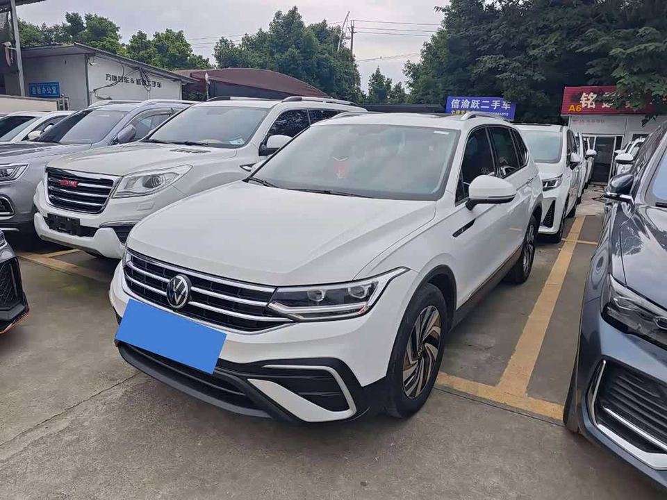 Volkswagen Tiguan 2022 L 330TSI — фото 1