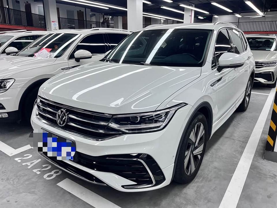 Volkswagen Tiguan 2024 L 330TSI R-Line — фото 1