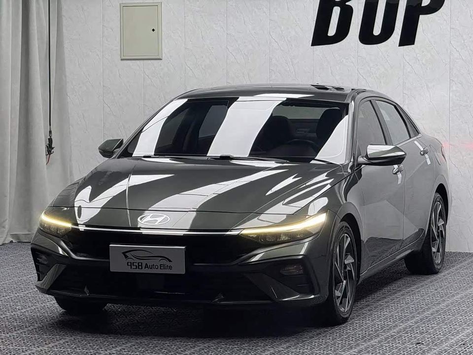 Hyundai Elantra 2023 1.5L CVT GLX — фото 1