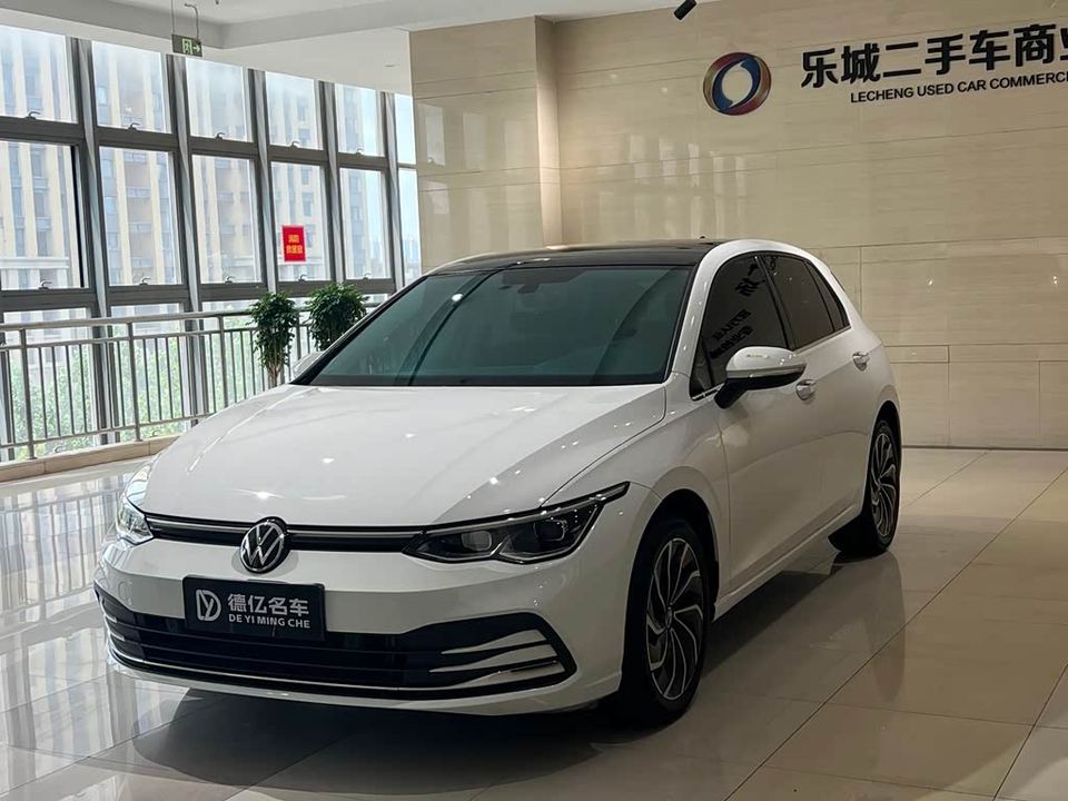 Volkswagen Golf 2024 280TSI DSG Pro — фото 1