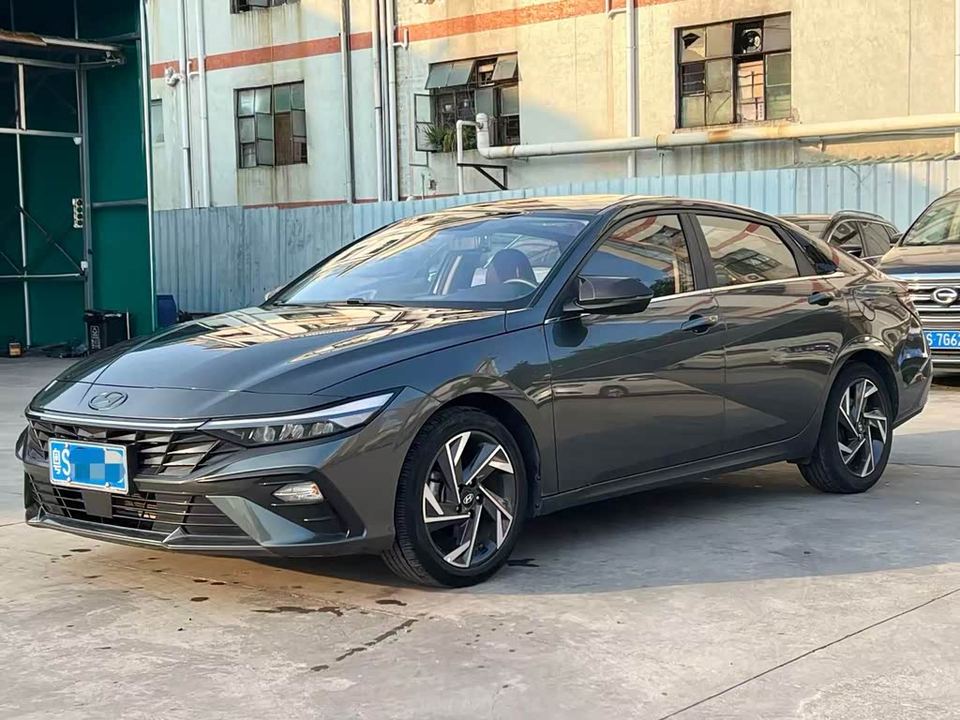 Hyundai Elantra 2023 1.5L CVT GLX — фото 1