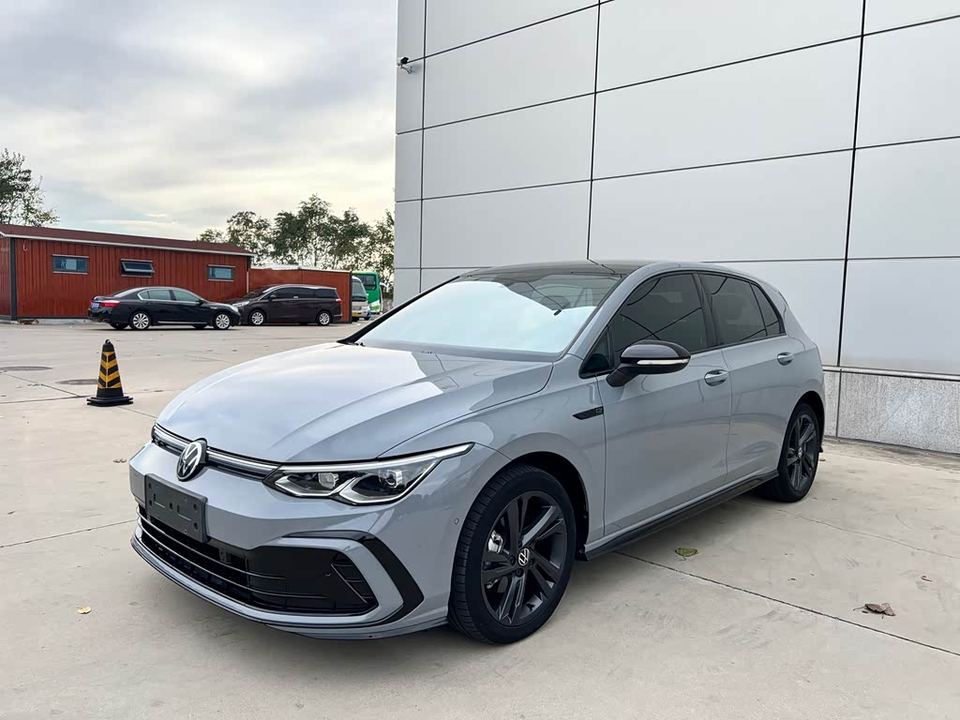 Volkswagen Golf 2023 280TSI DSG R-Line Lite — фото 1