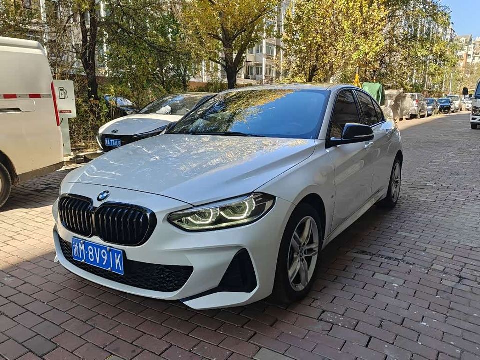 BMW 1 Series 2023 — фото 1