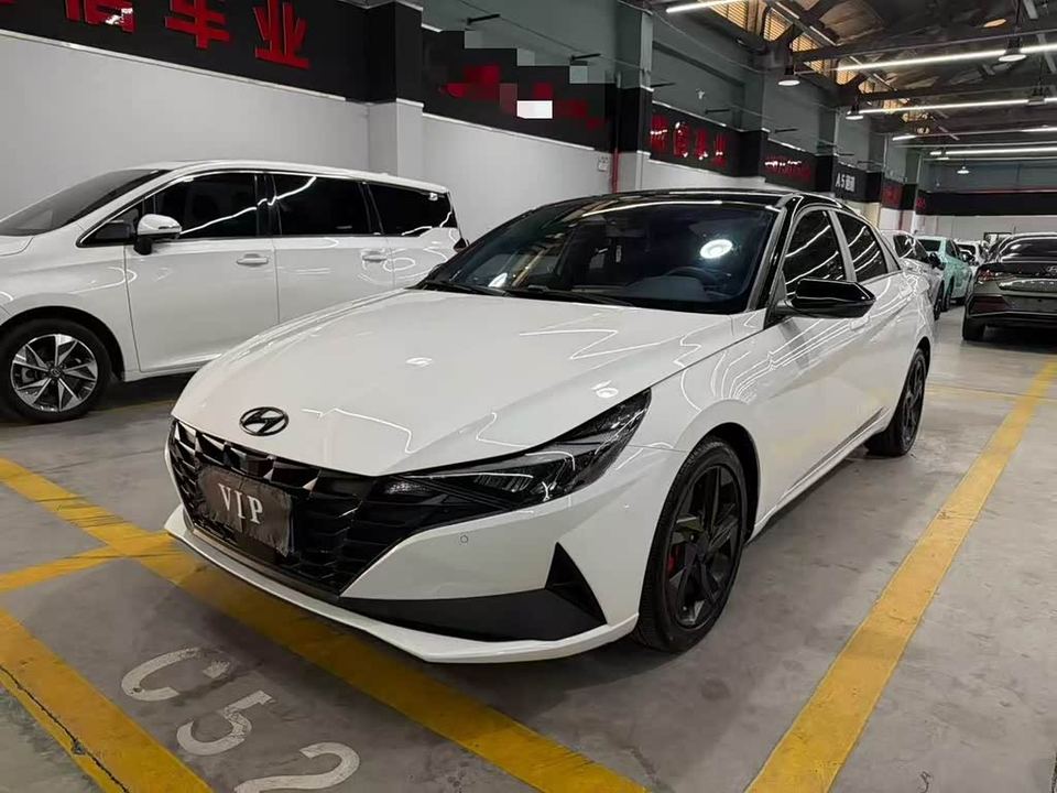 Hyundai Elantra 2022 1.5L CVT 20 — фото 1
