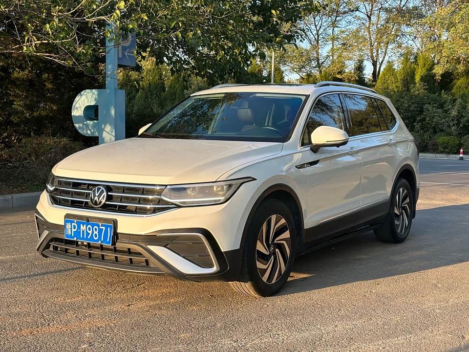 Volkswagen Tiguan 2023 L 280TSI — фото 1