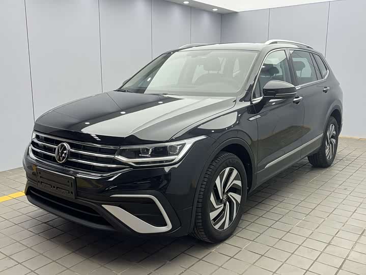 Volkswagen Tiguan 2023 L 280TSI — фото 1