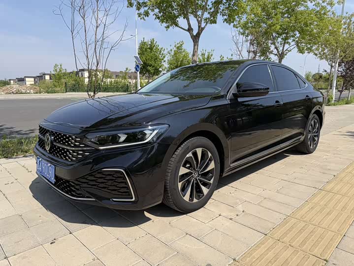 Volkswagen Passat 2023 280TSI — фото 1
