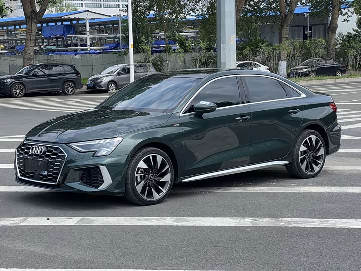 Audi A3 2022 L Limousine 35 TFSI — фото 1